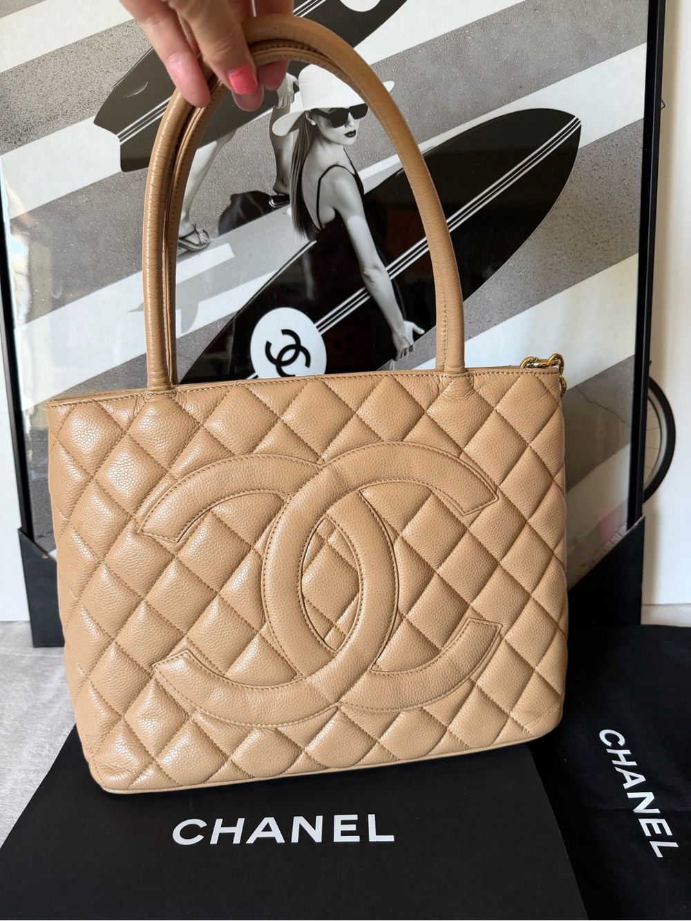 CHANEL Medallion Caviar Leather Tote Bag Large CC Logo - Picture 3 of 16